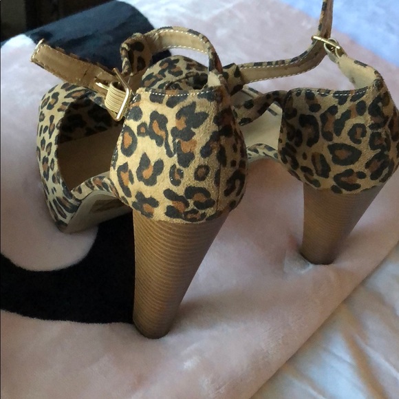 Very cute leopard heels - Picture 4 of 7
